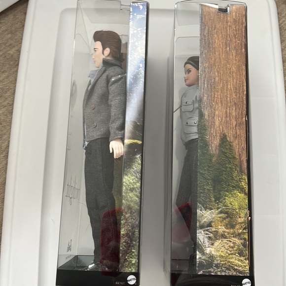 NIB Twilight Bella & Edward Pink Label Mattel 2009 Barbie Dolls - Picture 5 of 8